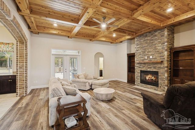 6994 Foxboro Cir, Pace, FL 32571