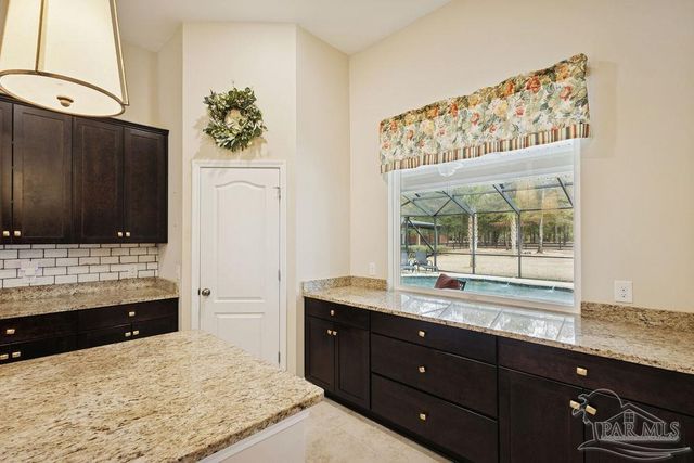 6994 Foxboro Cir, Pace, FL 32571