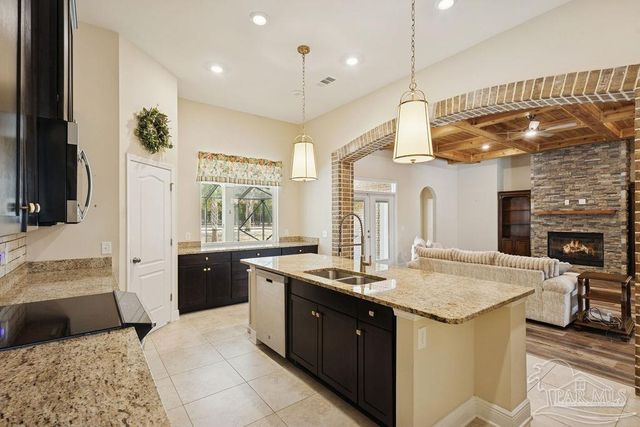 6994 Foxboro Cir, Pace, FL 32571