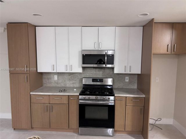 83 Gables Boulevard, Weston, FL 33326