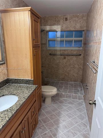 83 Gables Boulevard, Weston, FL 33326