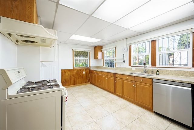 758 N Mansfield, Los Angeles, CA 90038