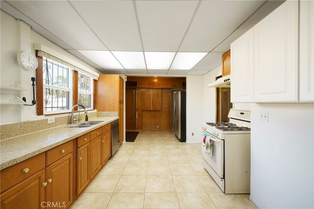 758 N Mansfield, Los Angeles, CA 90038