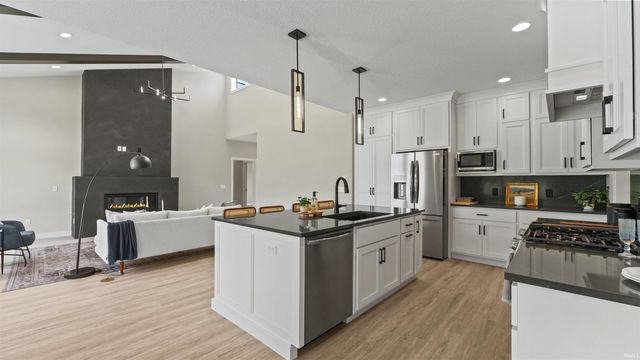 619 Grantham Passage, Fort Wayne, IN 46845