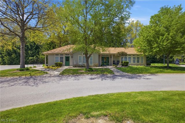 27 D Hunters Woods Drive, Canfield, OH 44406