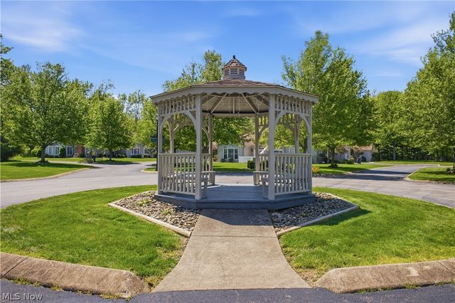 27 D Hunters Woods Drive, Canfield, OH 44406