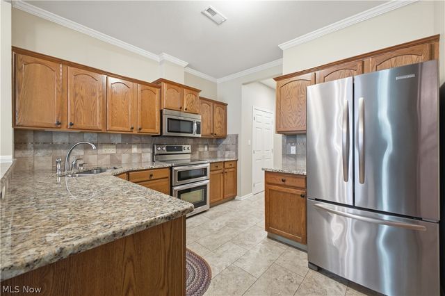 27 D Hunters Woods Drive, Canfield, OH 44406