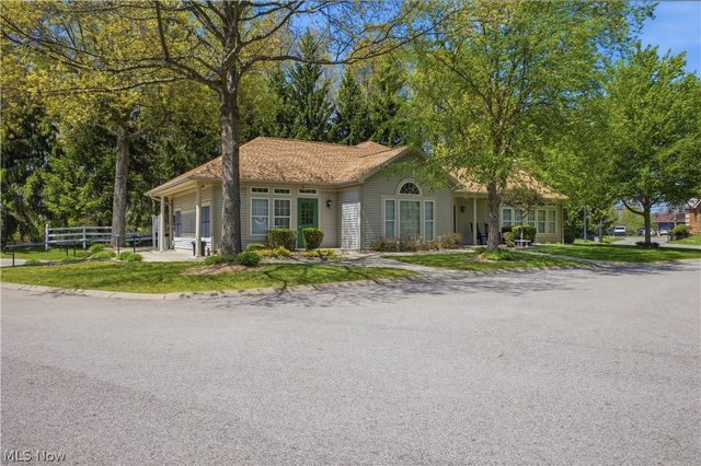 27 D Hunters Woods Drive, Canfield, OH 44406