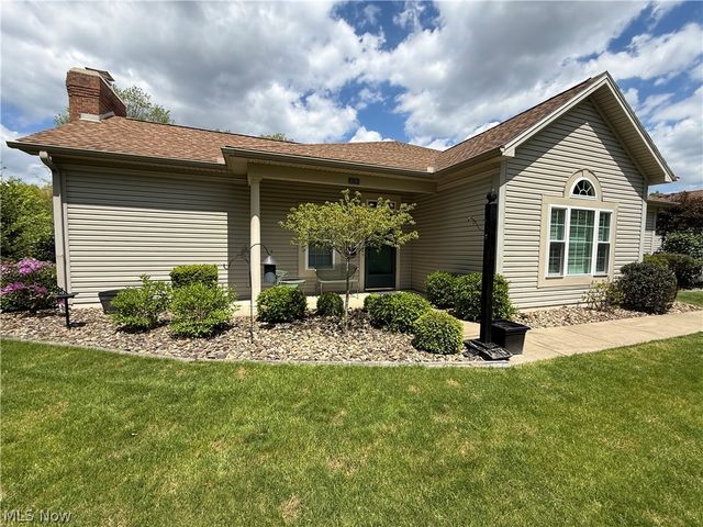 27 D Hunters Woods Drive, Canfield, OH 44406
