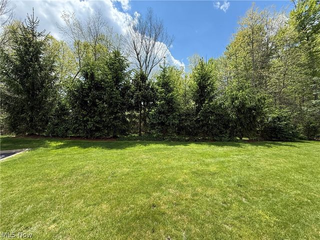 27 D Hunters Woods Drive, Canfield, OH 44406