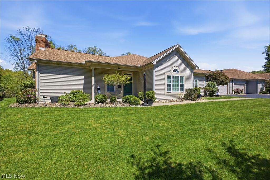 27 D Hunters Woods Drive, Canfield, OH 44406