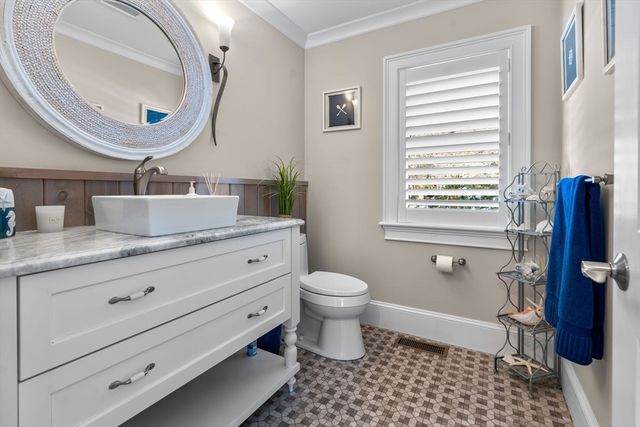 101 Greensward Rd, Mashpee, MA 02649