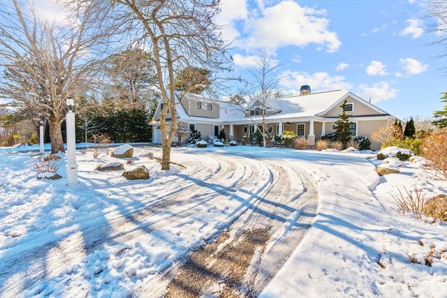 101 Greensward Rd, Mashpee, MA 02649