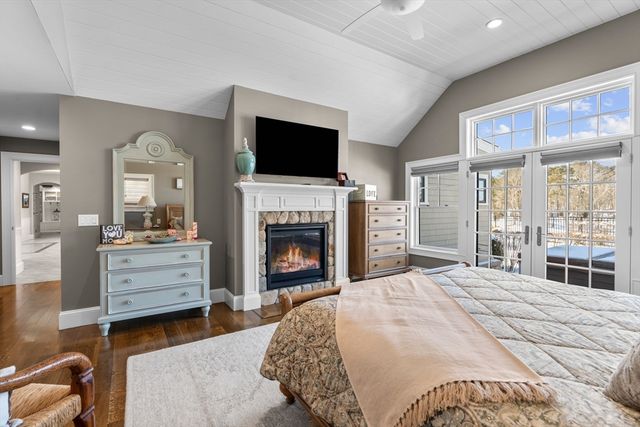 101 Greensward Rd, Mashpee, MA 02649