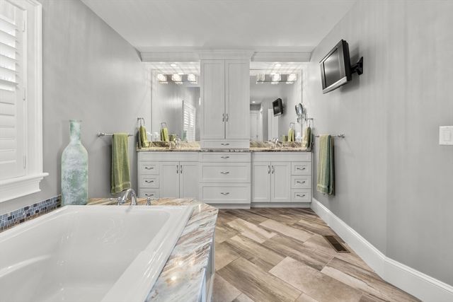 101 Greensward Rd, Mashpee, MA 02649