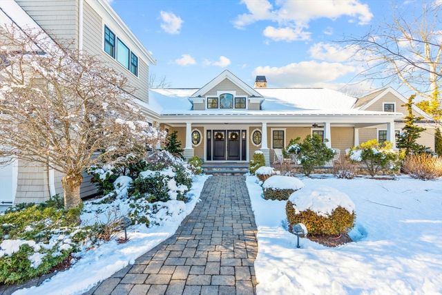 101 Greensward Rd, Mashpee, MA 02649