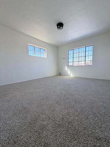 8906 Lexington Avenue NE, Albuquerque, NM 87112