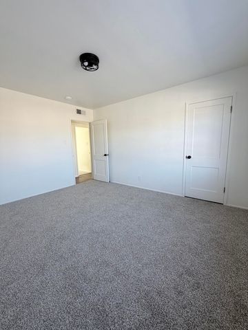 8906 Lexington Avenue NE, Albuquerque, NM 87112