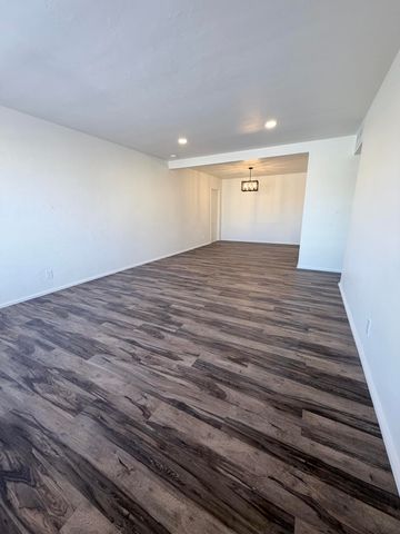 8906 Lexington Avenue NE, Albuquerque, NM 87112