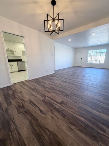 8906 Lexington Avenue NE, Albuquerque, NM 87112