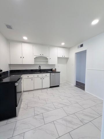 8906 Lexington Avenue NE, Albuquerque, NM 87112