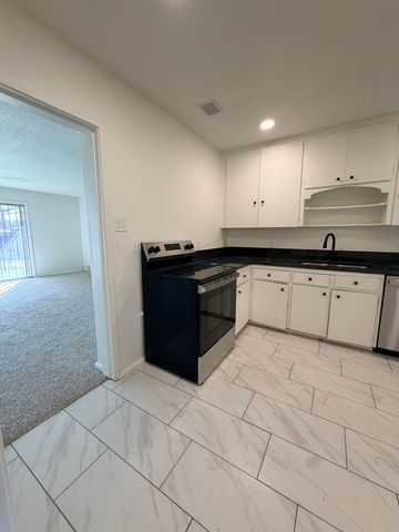 8906 Lexington Avenue NE, Albuquerque, NM 87112