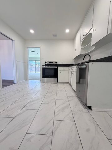 8906 Lexington Avenue NE, Albuquerque, NM 87112