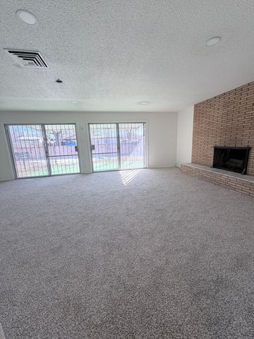 8906 Lexington Avenue NE, Albuquerque, NM 87112