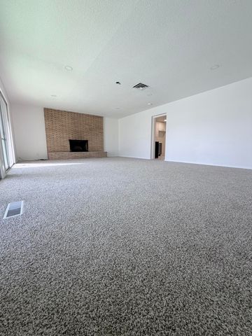 8906 Lexington Avenue NE, Albuquerque, NM 87112
