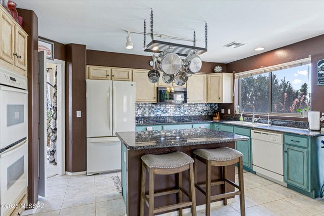 7049 W Deserama Drive, Tucson, AZ 85743