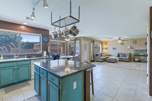 7049 W Deserama Drive, Tucson, AZ 85743