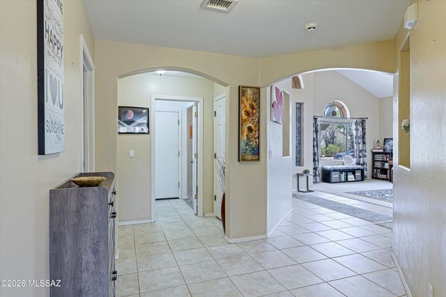 7049 W Deserama Drive, Tucson, AZ 85743