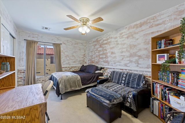 7049 W Deserama Drive, Tucson, AZ 85743