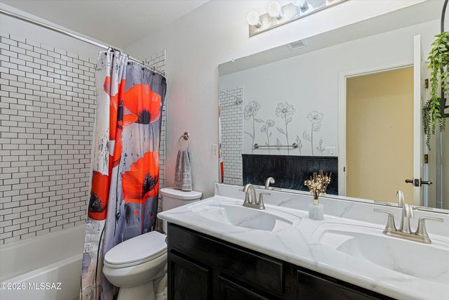 7049 W Deserama Drive, Tucson, AZ 85743