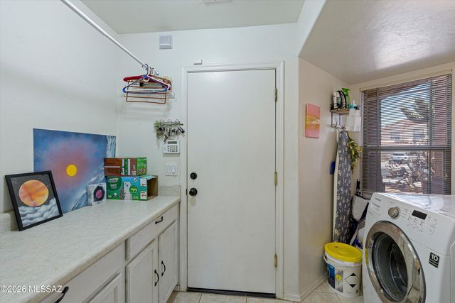 7049 W Deserama Drive, Tucson, AZ 85743