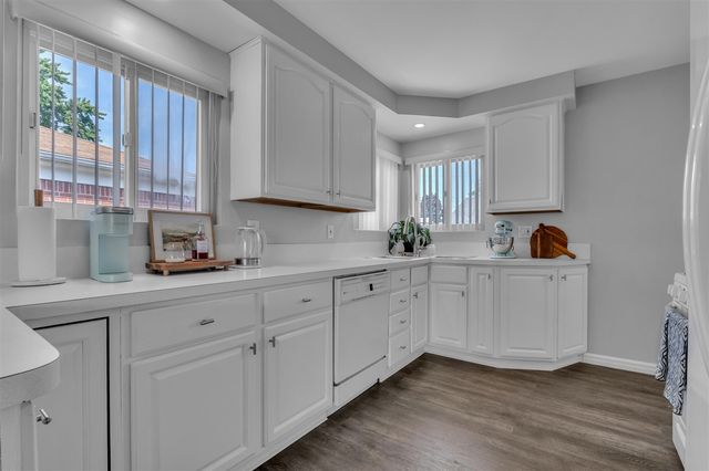 32826 Benson Drive, Westland, MI 48185