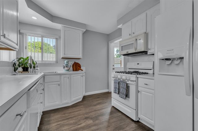 32826 Benson Drive, Westland, MI 48185