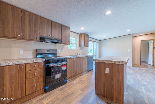 128 Elbow City Road, Rogersville, TN 37857