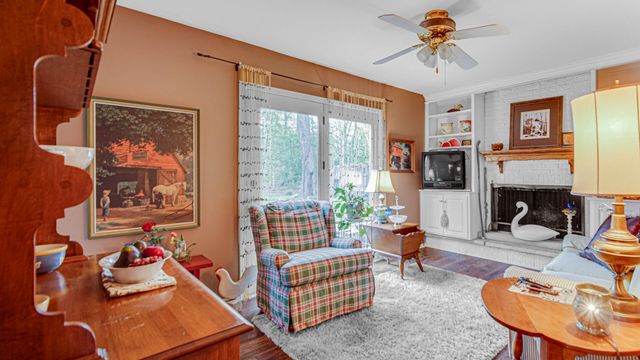 738 E 11th Street, Hobart, IN 46342