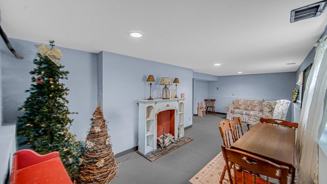 738 E 11th Street, Hobart, IN 46342