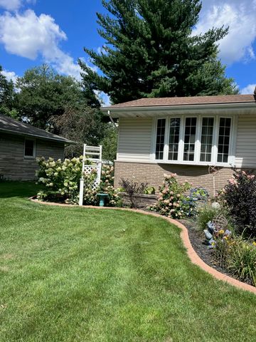 738 E 11th Street, Hobart, IN 46342