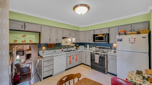 738 E 11th Street, Hobart, IN 46342