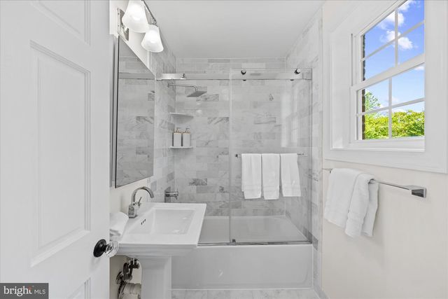 4414 DAVENPORT ST NW, Washington, DC 20016
