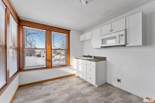 2036 N MAIN Street, Davenport, IA 52803