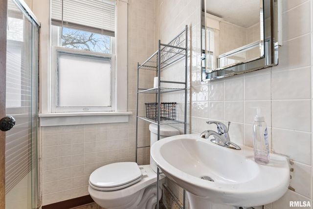 2036 N MAIN Street, Davenport, IA 52803