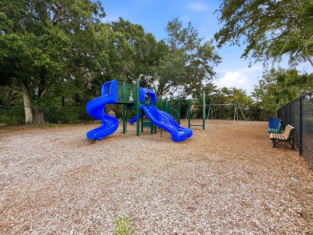10725 PELICAN Drive, Wellington, FL 33414