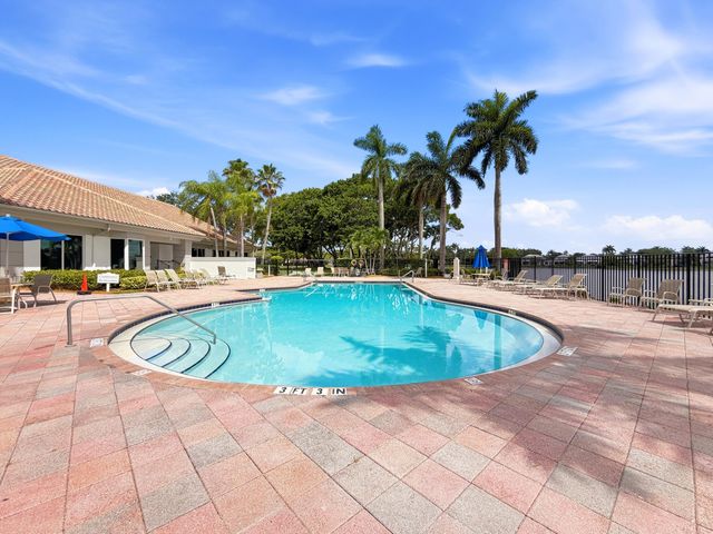 10725 PELICAN Drive, Wellington, FL 33414