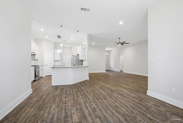 3300 Eagle St, Cantonment, FL 32533