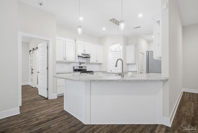 3300 Eagle St, Cantonment, FL 32533