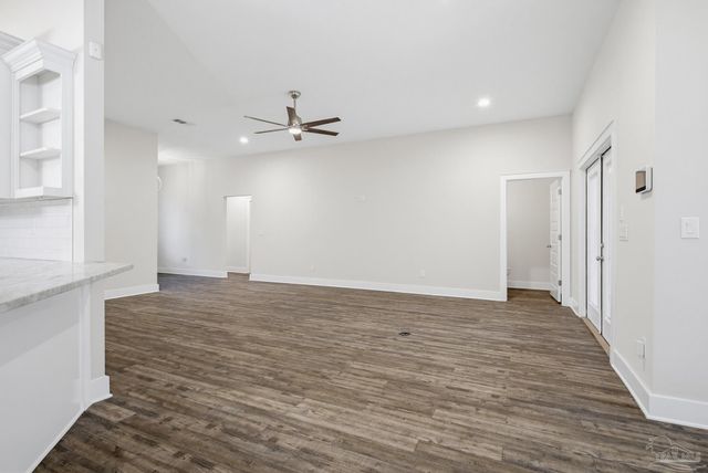 3300 Eagle St, Cantonment, FL 32533